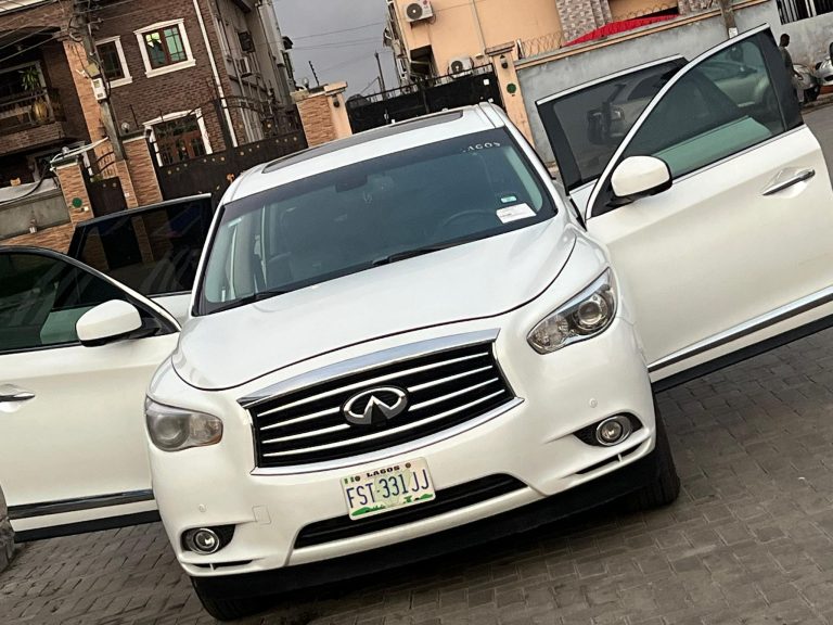 infiniti car front image